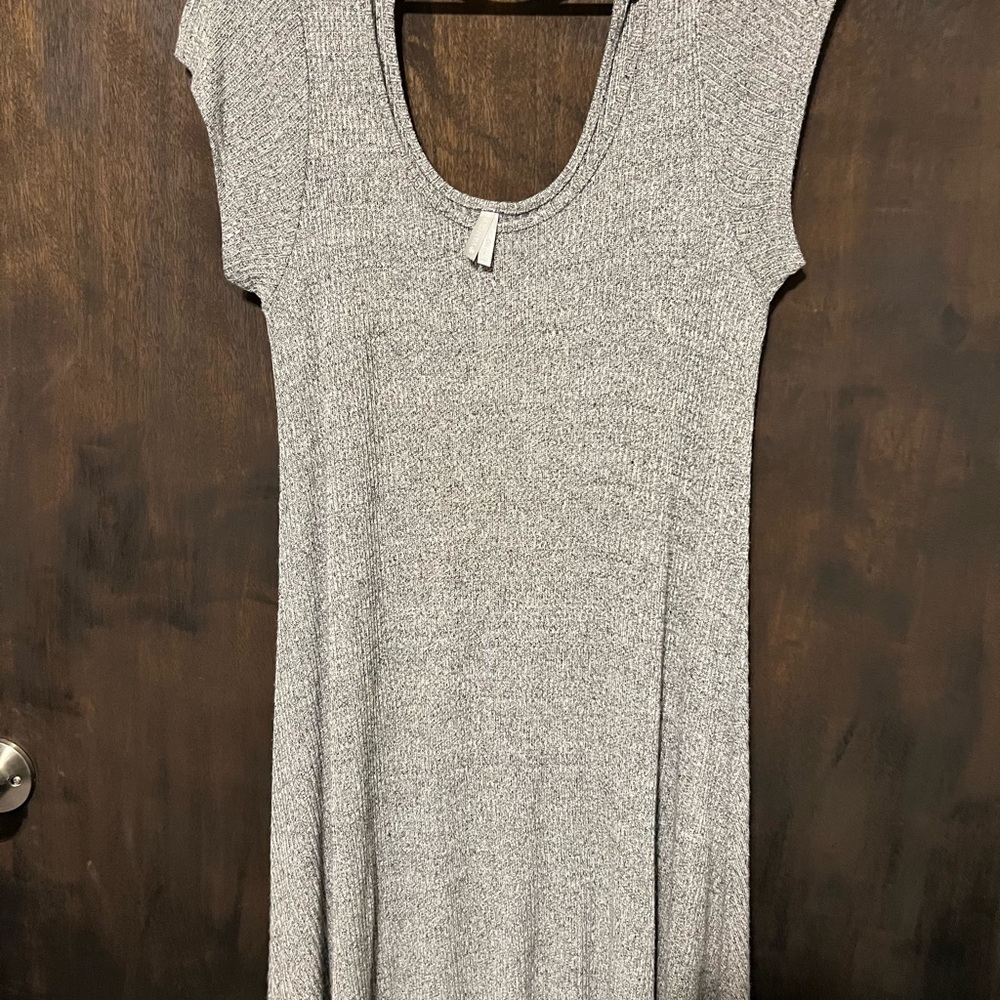 Vanity Scoop Neck Cap Sleeve Midi Dress in Heather Gray